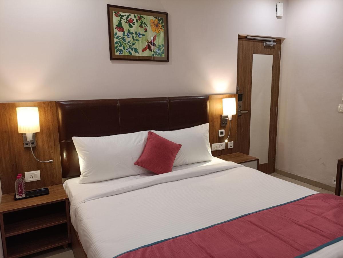 The Beacon Hotel Vadodara Extérieur photo