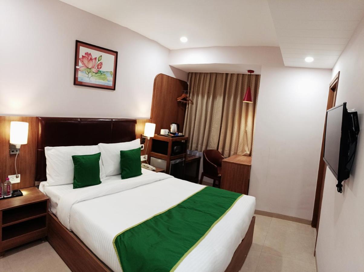 The Beacon Hotel Vadodara Extérieur photo