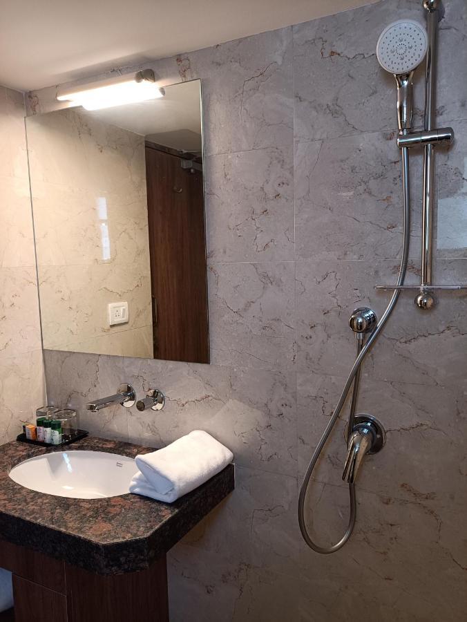 The Beacon Hotel Vadodara Extérieur photo