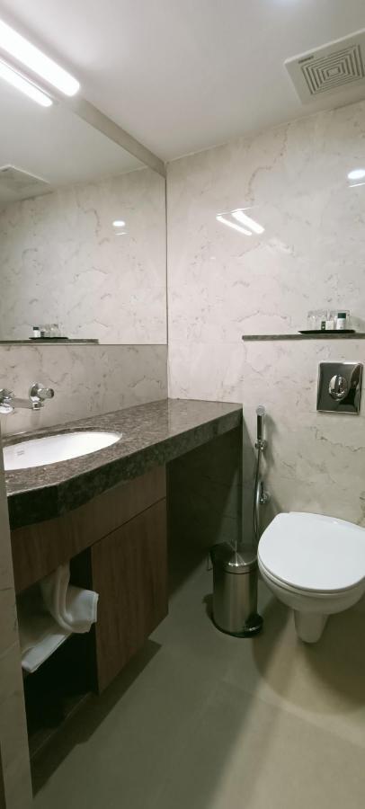 The Beacon Hotel Vadodara Extérieur photo