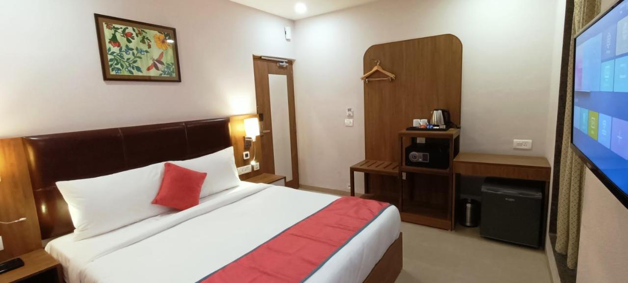 The Beacon Hotel Vadodara Extérieur photo