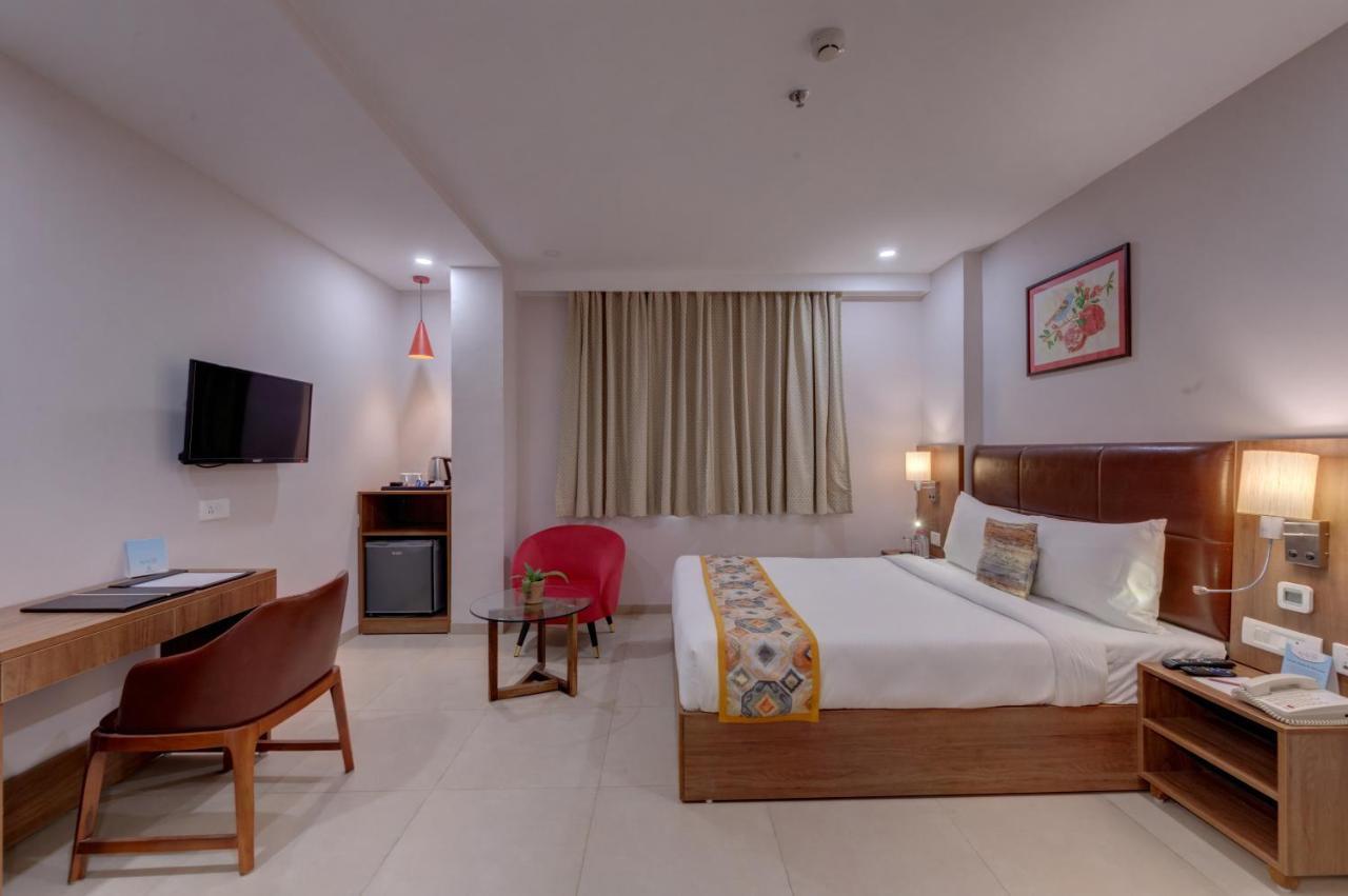 The Beacon Hotel Vadodara Extérieur photo