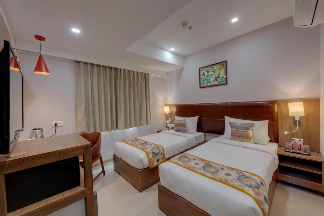 The Beacon Hotel Vadodara Extérieur photo