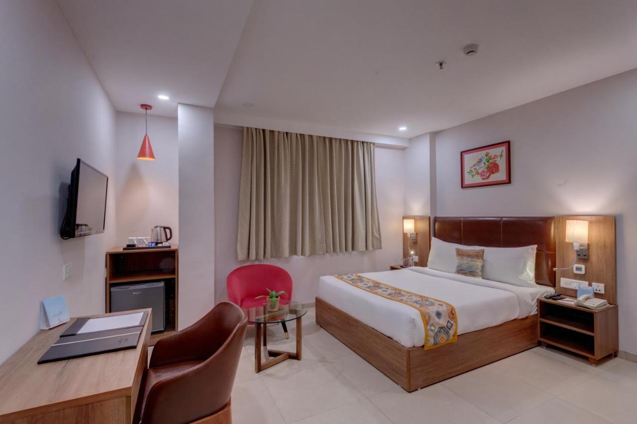 The Beacon Hotel Vadodara Extérieur photo