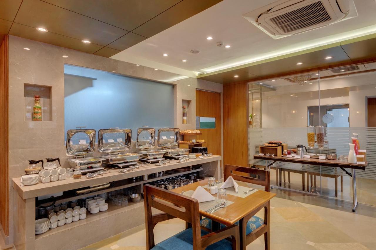 The Beacon Hotel Vadodara Extérieur photo