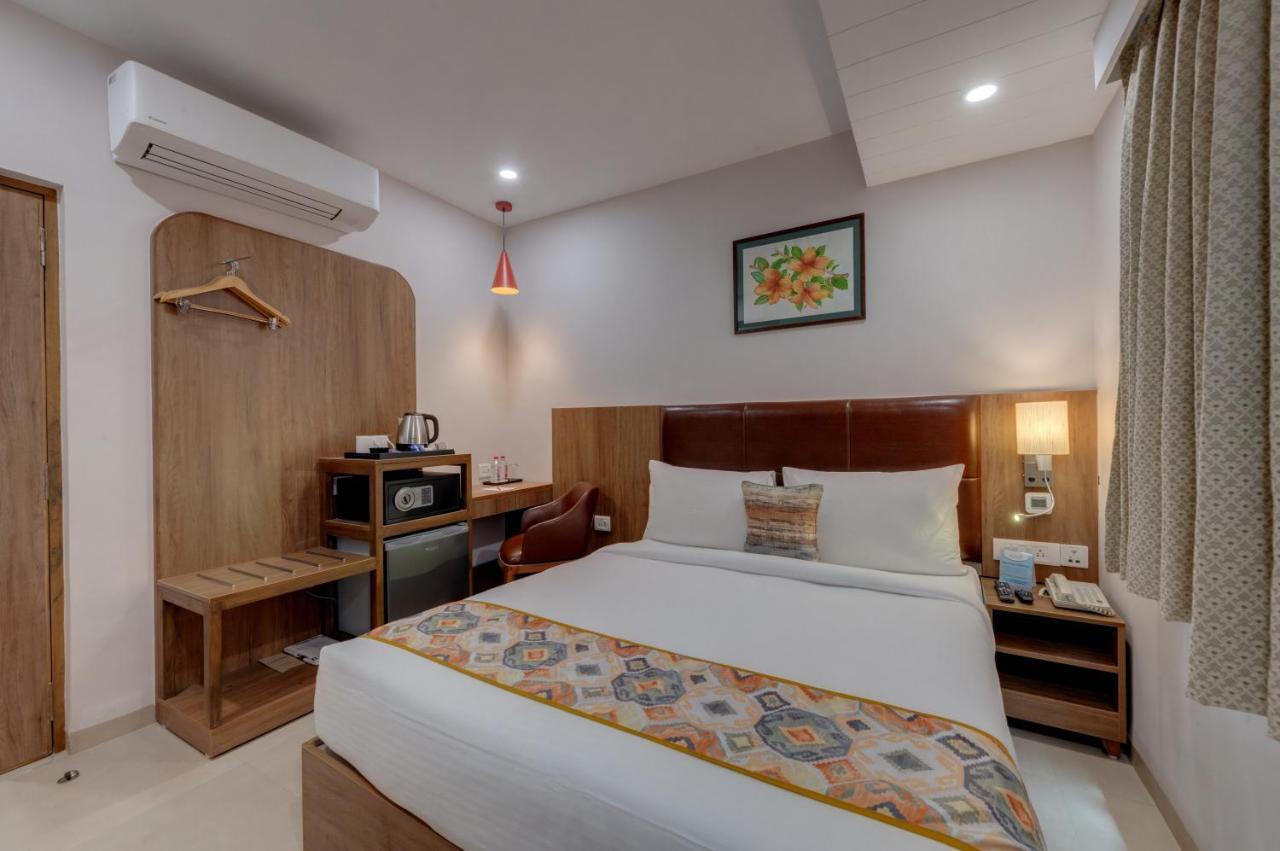 The Beacon Hotel Vadodara Extérieur photo