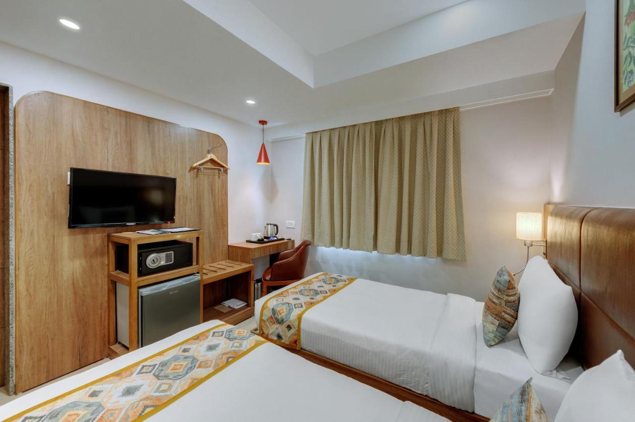 The Beacon Hotel Vadodara Extérieur photo