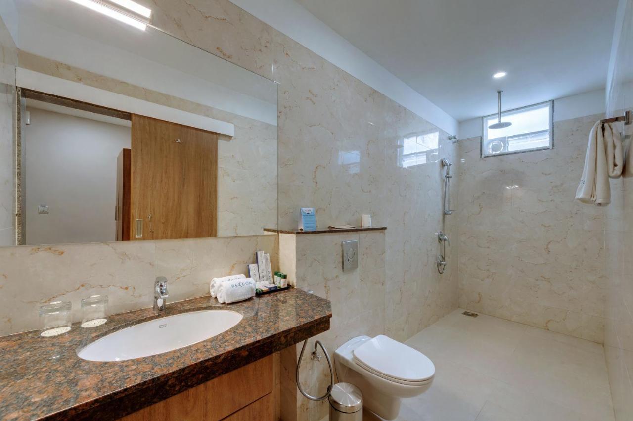 The Beacon Hotel Vadodara Extérieur photo